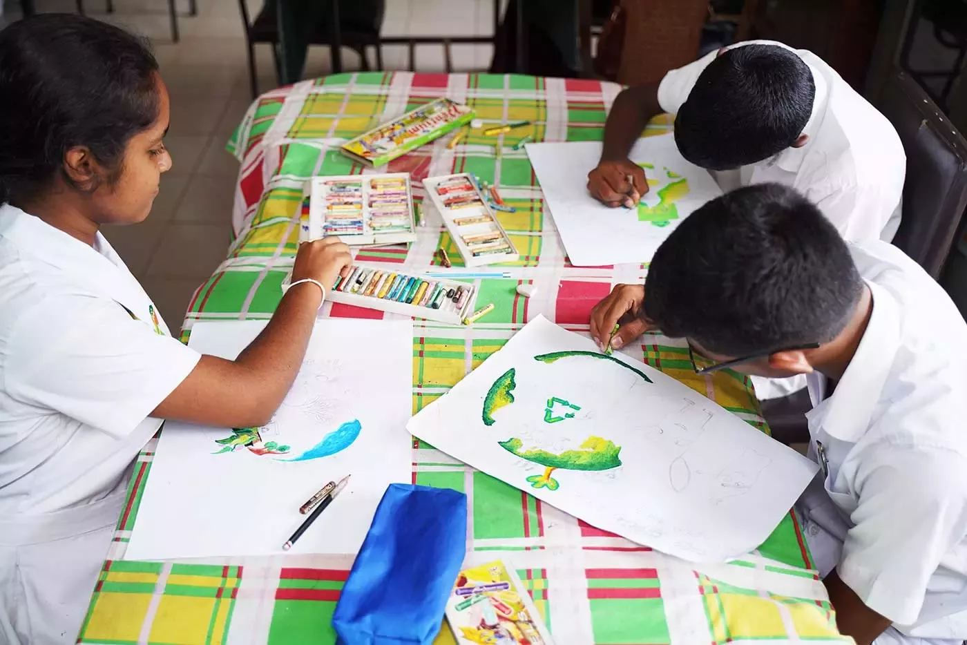 school-art-competiton-mobile